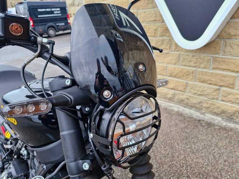 2024 Royal Enfield Guerilla 450 - Low mileage Premium colour Heated grips