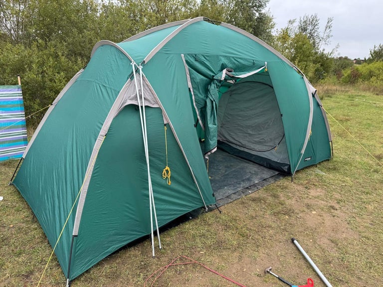 image for  Halfords 4 Person Family Tent – 2 Bedrooms + Living Area + Groundsheet + 4 Sleeping Bags