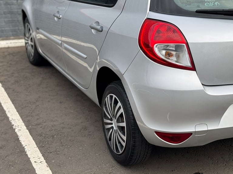 2011 Renault Clio 1.2 16V Expression 5dr HATCHBACK Petrol Manual