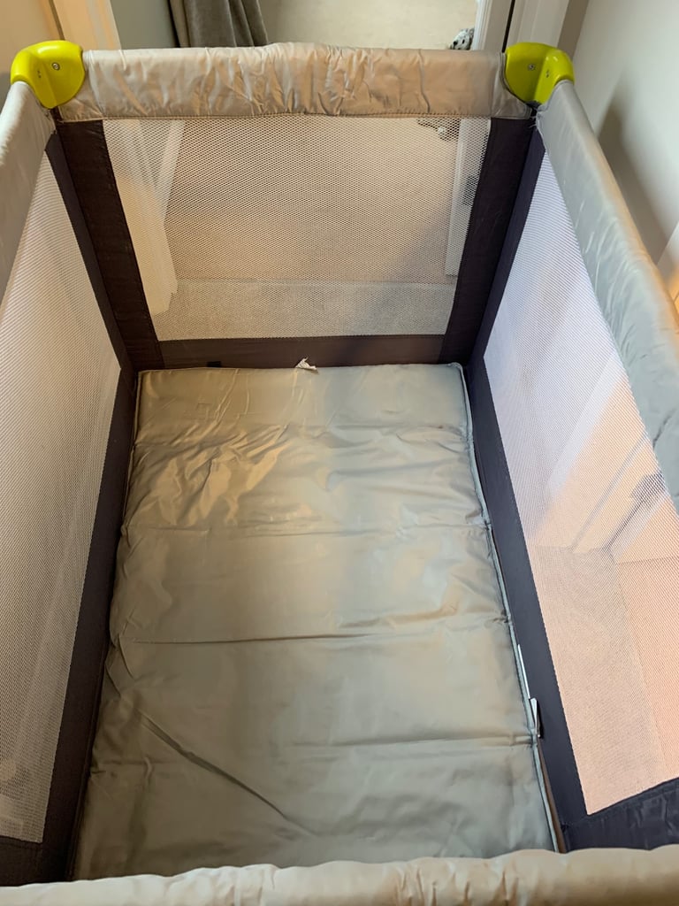 Travel cot
