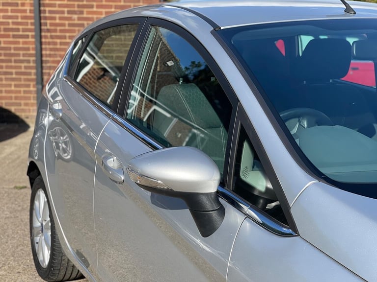 FORD FIESTA 1.4 Zetec 5dr 2011