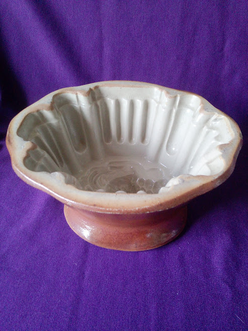 Vintage Stoneware jelly mould - great condition Grape theme 