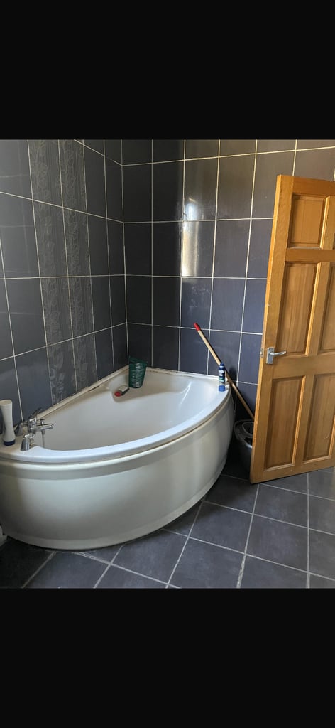 LARGE FURNISHED DOUBLE ROOM WITH WIFI