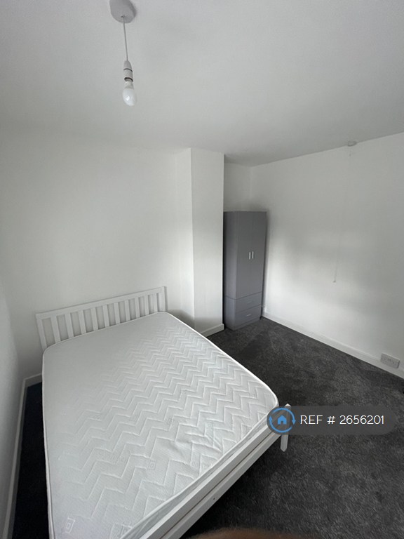 1 bedroom flat in Roland Avenue, Coventry, CV6 (1 bed) (#2656201)