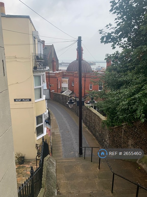 3 bedroom flat in Kent Place, Ramsgate, CT11 (3 bed) (#2655460)