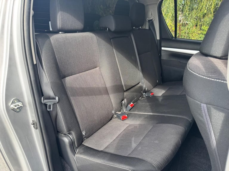 2018 Toyota Hilux 2.4 D-4D Invincible Auto 4WD Euro 6 (s/s) 4dr (TSS) PICK UP Diesel Automatic