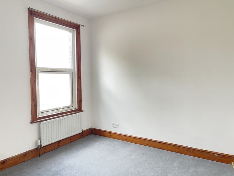 ✨ Spacious 1-Bedroom Flat in the Heart of Enfield Town! ✨ ONLY £335 per week