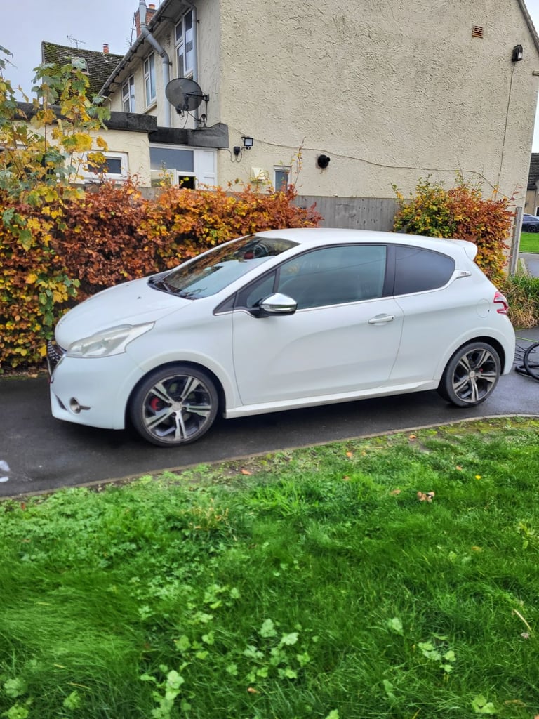 Peugeot, 208 GTI premium Hatchback, 2013, Manual, 1598 (cc), 3 doors