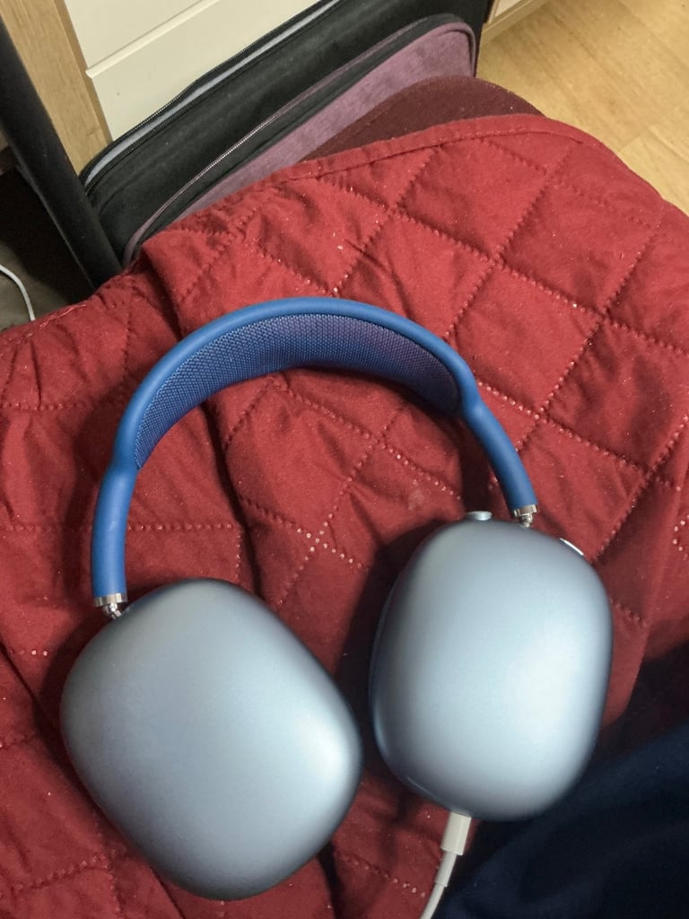 APPLE AIRPODS MAX (GENUINE) Boxed in Sky Blue sat in my drawer since purchased tried once 