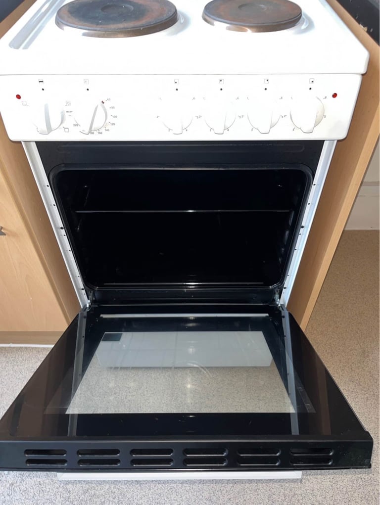 Willow WE50SSW 62L White Freestanding Single Cavity Electric Cooker