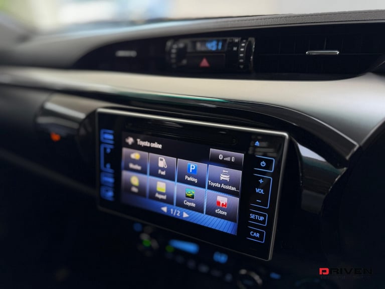 HUGE SPEC! TOYOTA HILUX INVINCIBLE 2.4 D-4D 4WD AUTO + NO VAT + FREE DELIVERY!