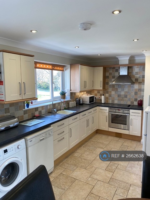 3 bedroom house in Sea Road, Carlyon Bay, St. Austell, PL25 (3 bed) (#2662638)