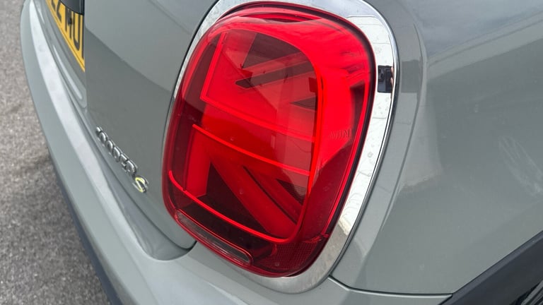 2022 MINI Hatch 135kW Cooper S Level 2 33kWh 3dr Auto Electric Hatchback Hatchback Electric Autom...