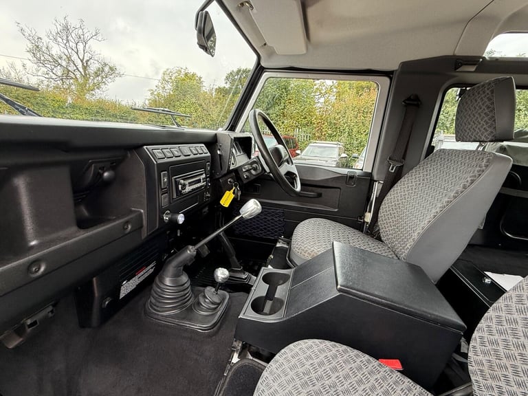 2005 Land Rover Defender 90 2.5 TD5 County Station Wagon 3dr (6 Seats) ESTATE Diesel Manual
