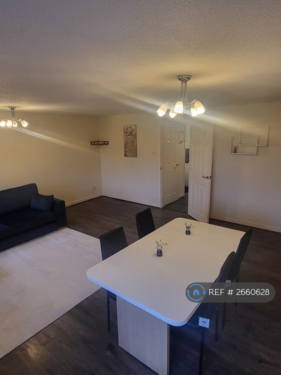3 bedroom flat in Eastfield Road, Glasgow, G21 (3 bed) (#2660628)