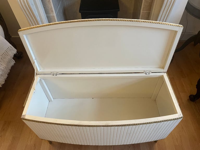 Fantastic original 1970s Ottoman in Cream and Gold - delivery is possible