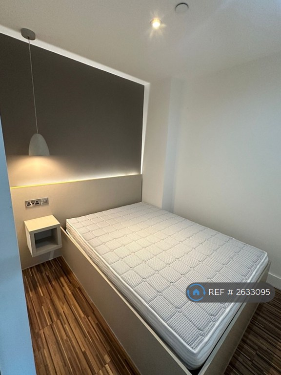 1 bedroom flat in Westpoint, Old Trafford, Manchester, M16 (1 bed) (#2633095)