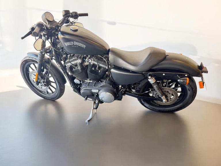 2015 Harley-Davidson Sportster 883 XL883N Iron 883
