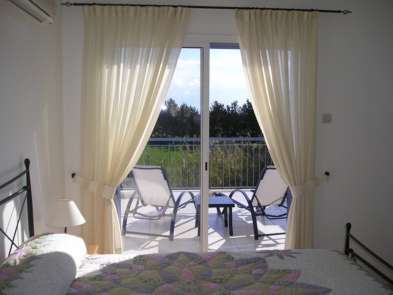 PAPHOS SELF-CATERING POOLSIDE VILLA APARTMENT TO RENT FOR HOLIDAYS IN CYPRUS LONG-TERM WINTER LETS