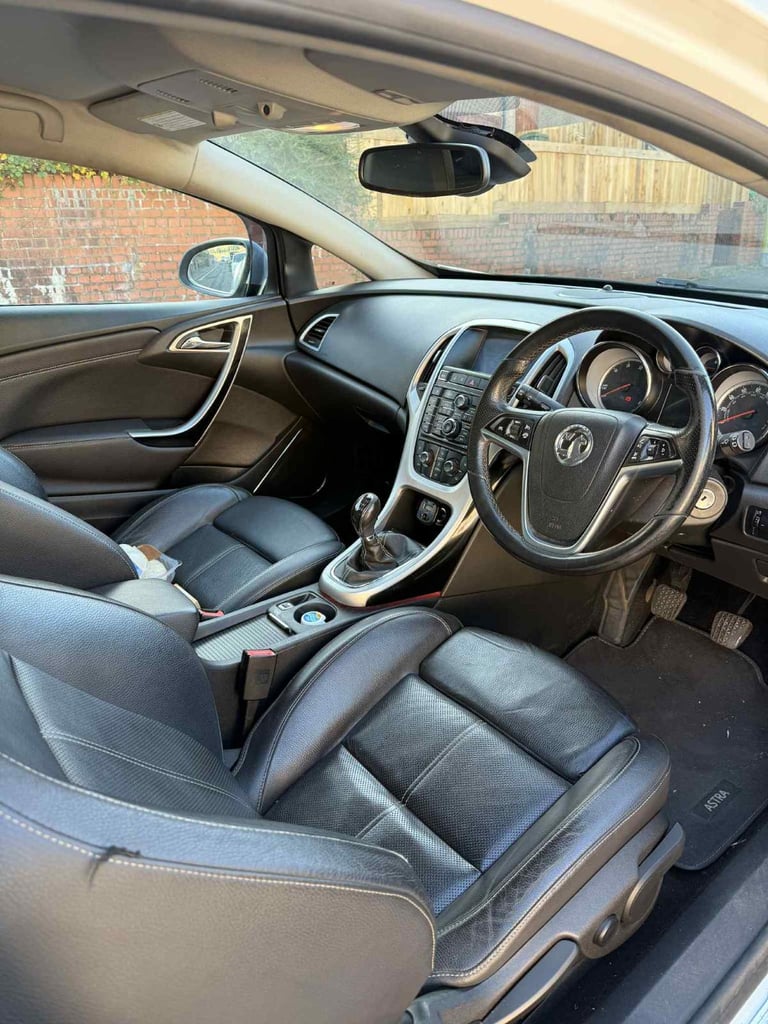 Vauxhall, ASTRA GTC, Hatchback, 2012, Manual, 1686 (cc), 3 doors