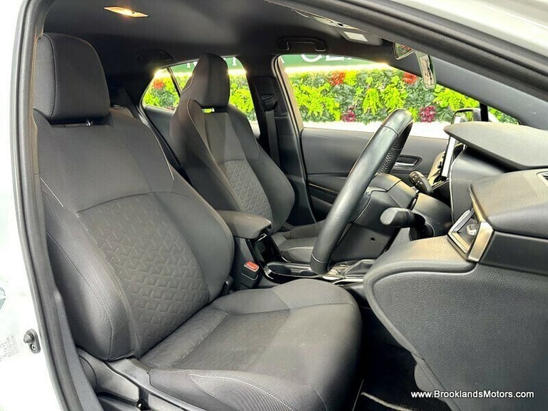 Toyota Corolla ICON TECH [SAT NAV, HEATED SEATS &amp; REVERSE CAMERA]