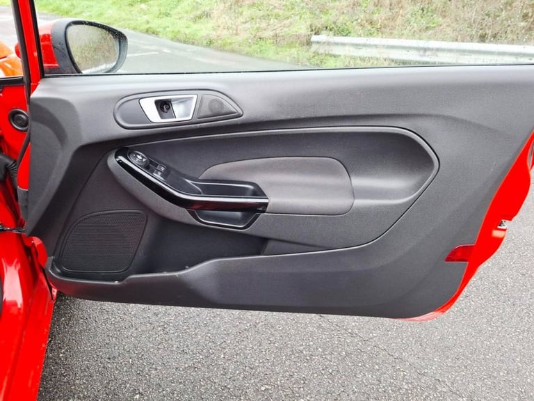 2013 Ford Fiesta 1.6 Zetec 3dr Powershift HATCHBACK PETROL Automatic