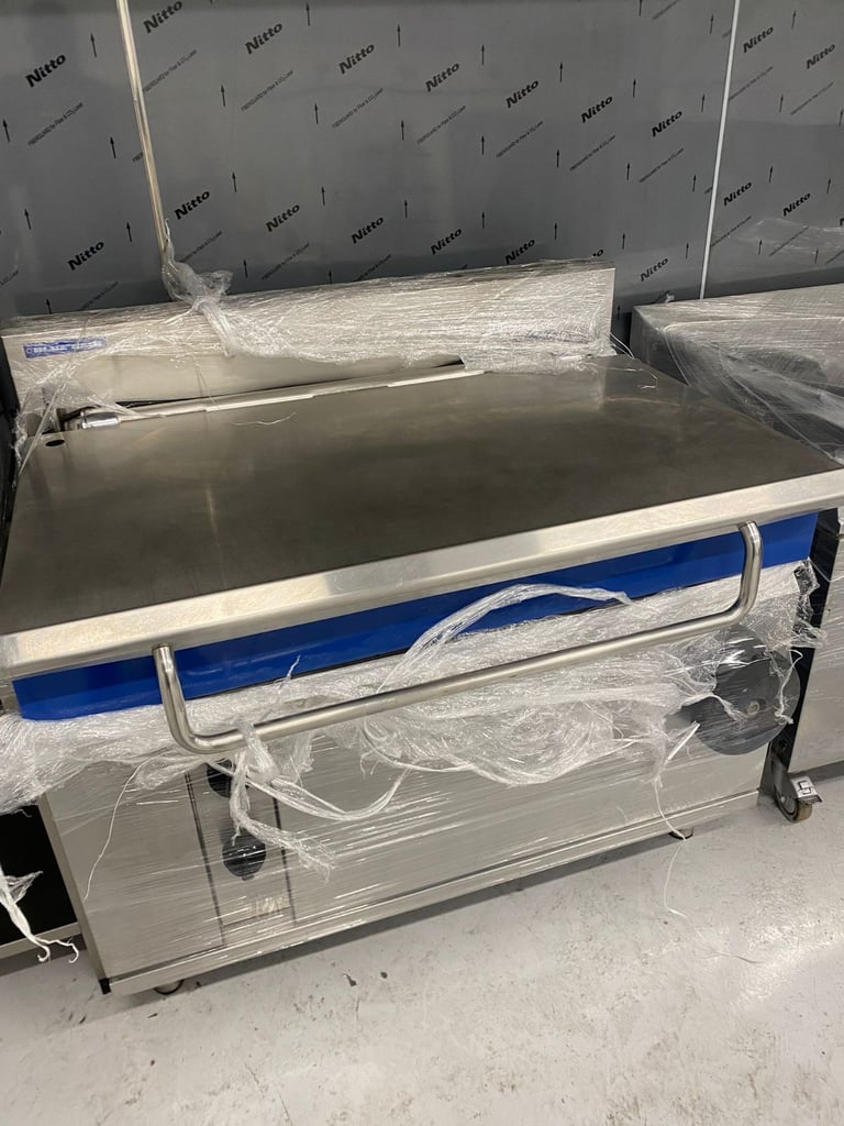 image for Blue Seal Evolution Tilting Bratt Pan Manual Tilt 120Ltr E580-12 17kW. Electric. Manual Tilt