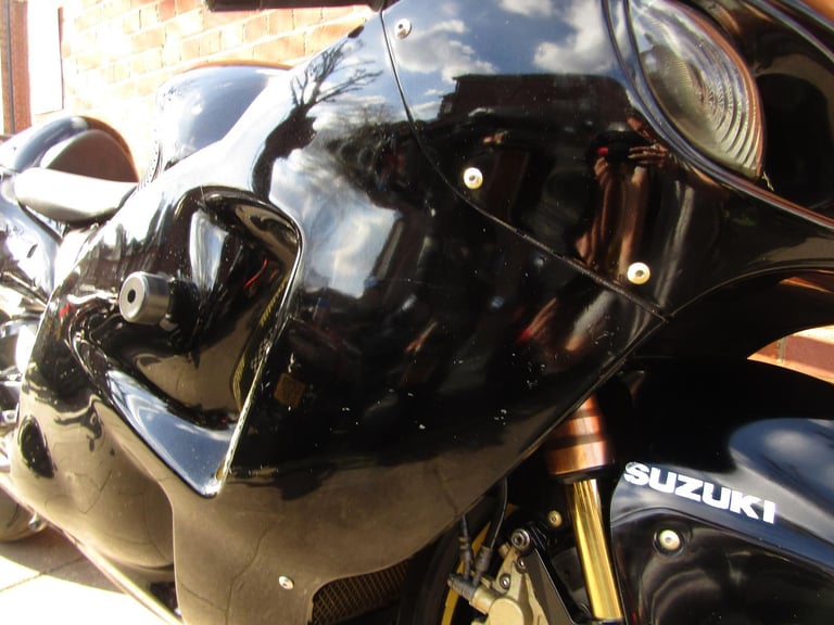 SUZUKI GSX1300 HAYABUSA * VERY LOW MILES 11000 *2 FORMER KEEPERS* WOW *
