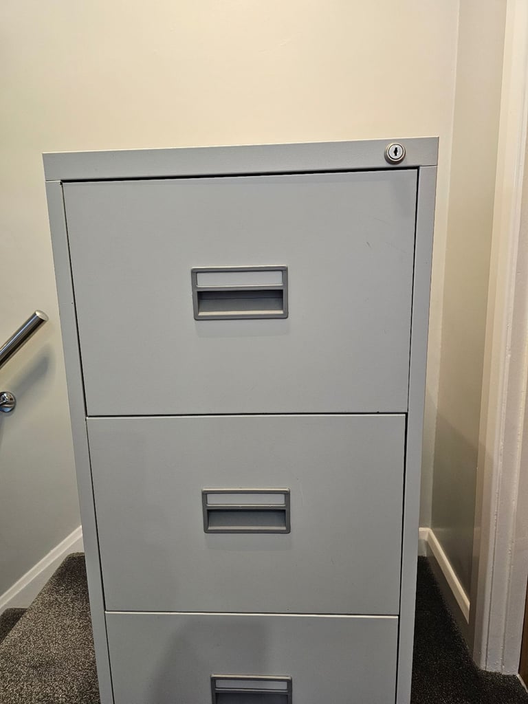 3 drawer filing cabinet with file holders 