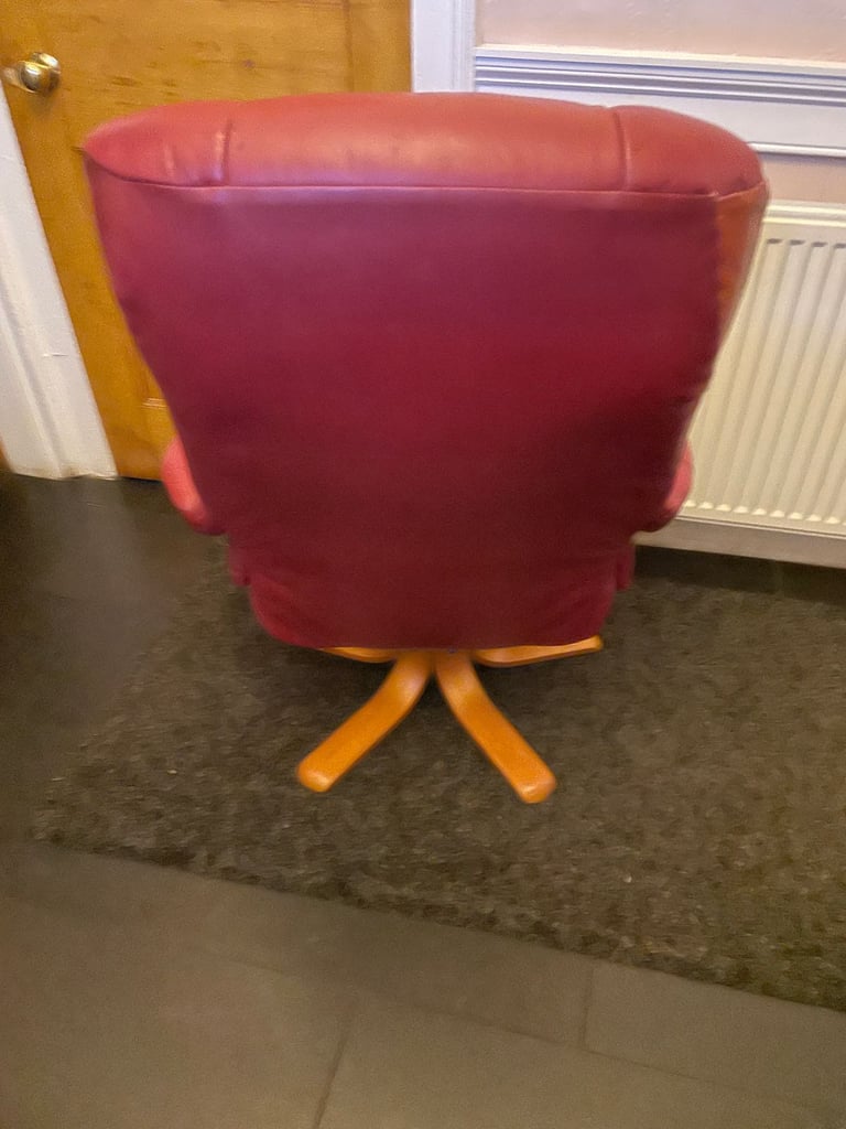 LEATHER RECLINER CHAIR