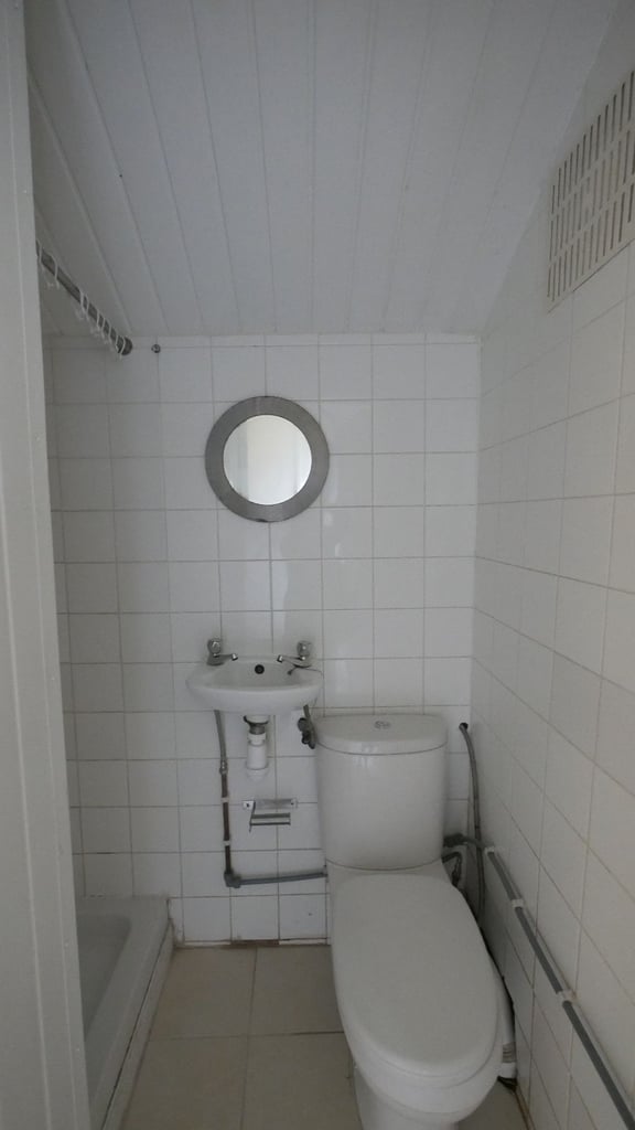 Double room to let in Windham rd. Springbourne. 