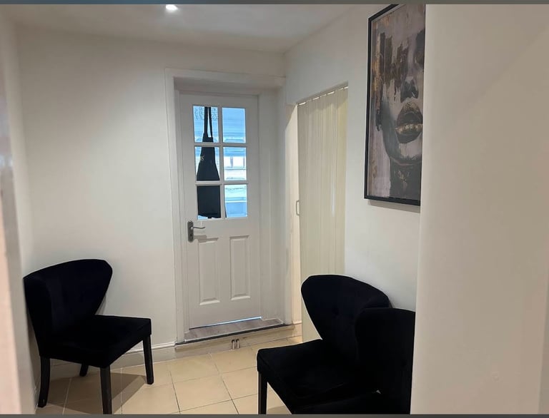 Beauty room in beauty clinic available for rent aesthetic/ therapy /massage 