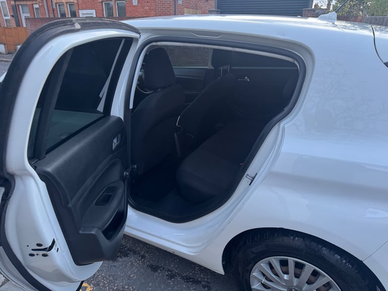 Peugeot, 308, Hatchback, 2019, Manual, 1560 (cc), 5 doors