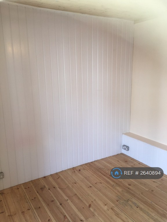 3 bedroom flat in Alma Road, Sheerness, ME12 (3 bed) (#2640894)