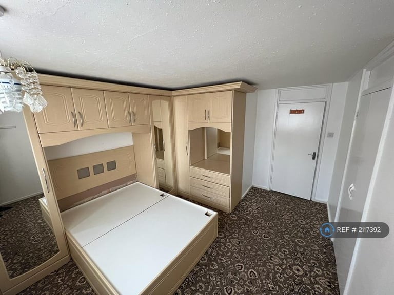 3 bedroom flat in Glebelands Road, Feltham, TW14 (3 bed) (#2117392)
