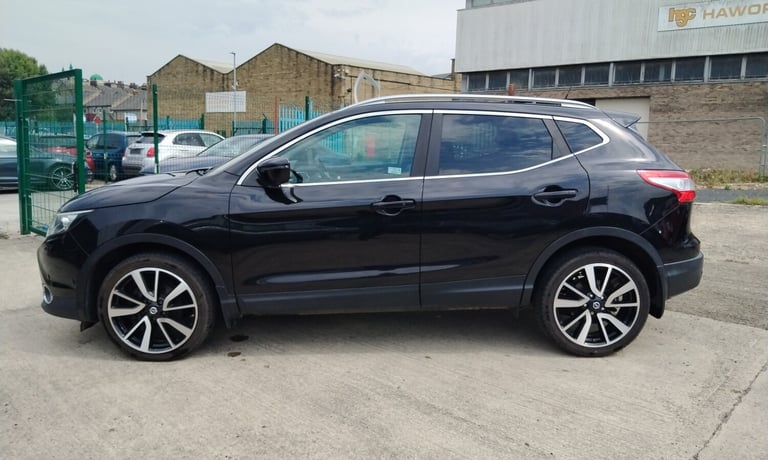 2015 Nissan Qashqai 1.6 dCi Tekna 5dr HATCHBACK Diesel Manual