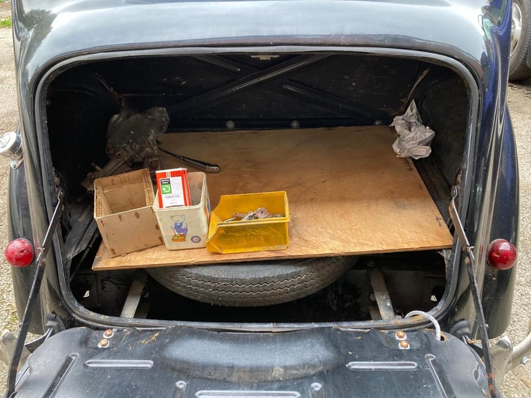 1946 Austin 8 4 DOOR SALOON (UNRESTORED ROCK SOLID ROT FREE SPECIMEN) ART-DECO !