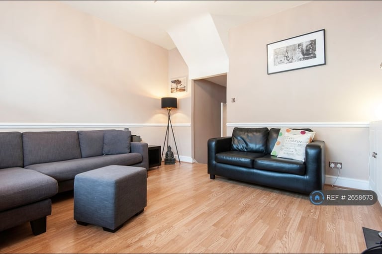 2 bedroom flat in Gilbey Road, London, SW17 (2 bed) (#2658673)