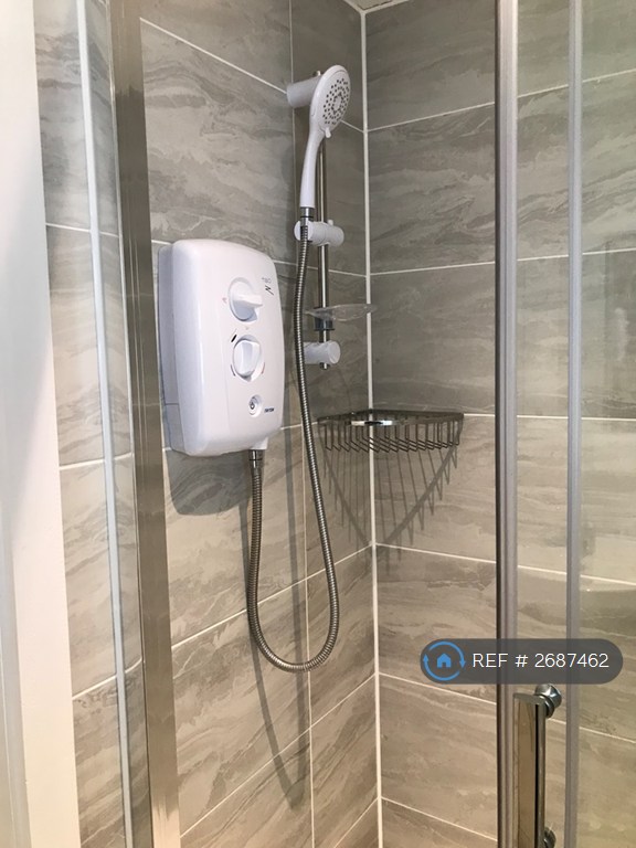 Studio flat in Barking Road, London, E6 (#2687462)