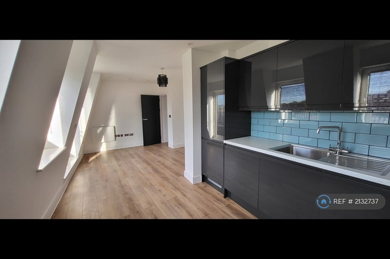 image for 2 bedroom flat in Balham High Road, London, SW17 (2 bed) (#2132737)