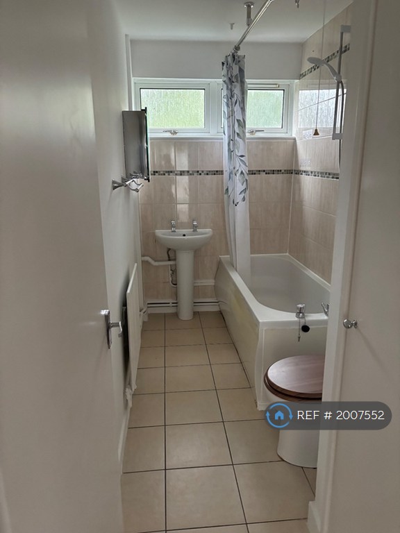 2 bedroom flat in Glamis House, Warley, Brentwood, CM14 (2 bed) (#2007552)