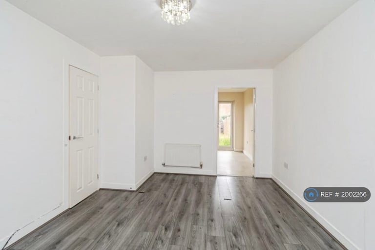 3 bedroom house in Goscote Lane, Walsall, WS3 (3 bed) (#2002266)