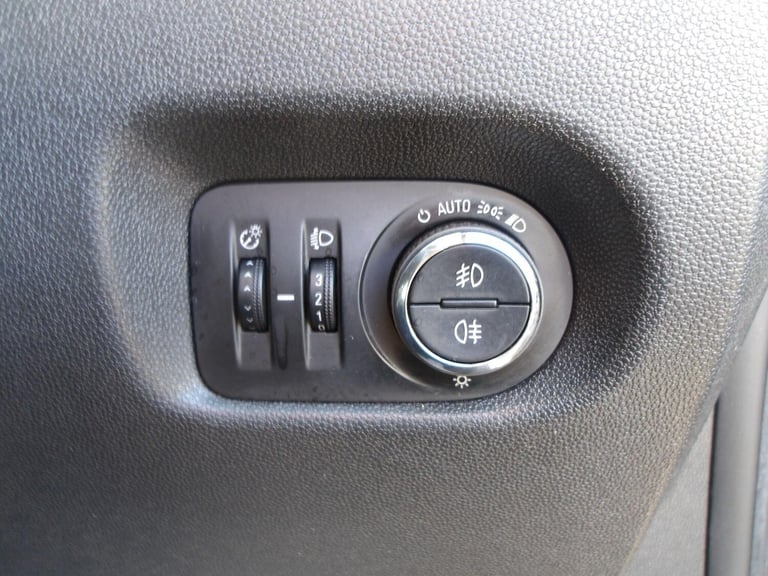 2013 Vauxhall Corsa 1.2i ecoFLEX 16V SE Euro 5 (s/s) 5dr HATCHBACK Petrol Manual