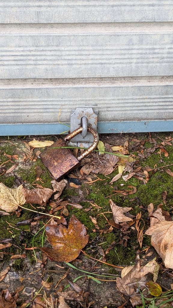 Large garage available to rent, Reading