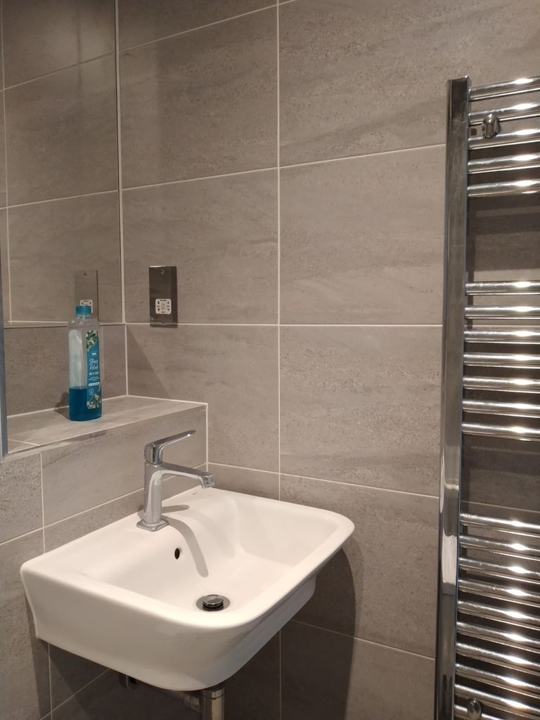 2 bed house for rent, close to centre & Rg12 9RT