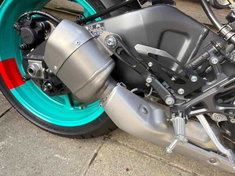 2023 / 73 Yamaha MT10 £10000 Grey 5978 miles.