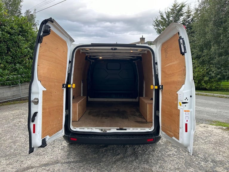 FORD TRANSIT CUSTOM 2.0 Transit Custom Leader Van 320 L2 2.0L EcoBlue 130PS FWD