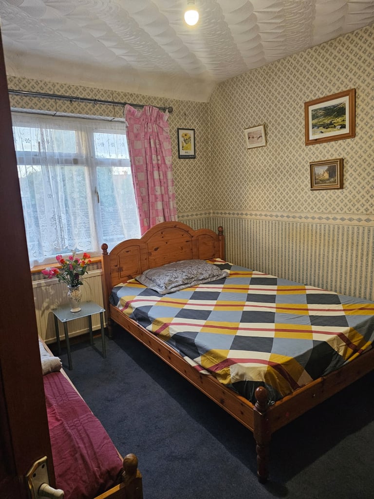 Spacious & Cosy Double Room for Rent in - SL2 5DZ