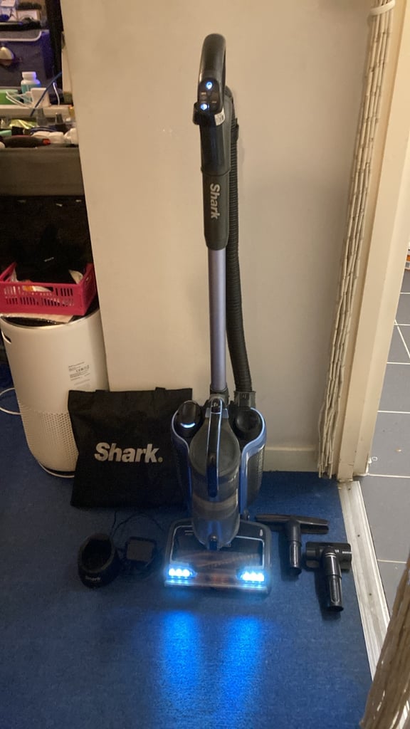 image for SHARK  IC160UKt 26 LIFT AWAY VACUUM CLEANER. 