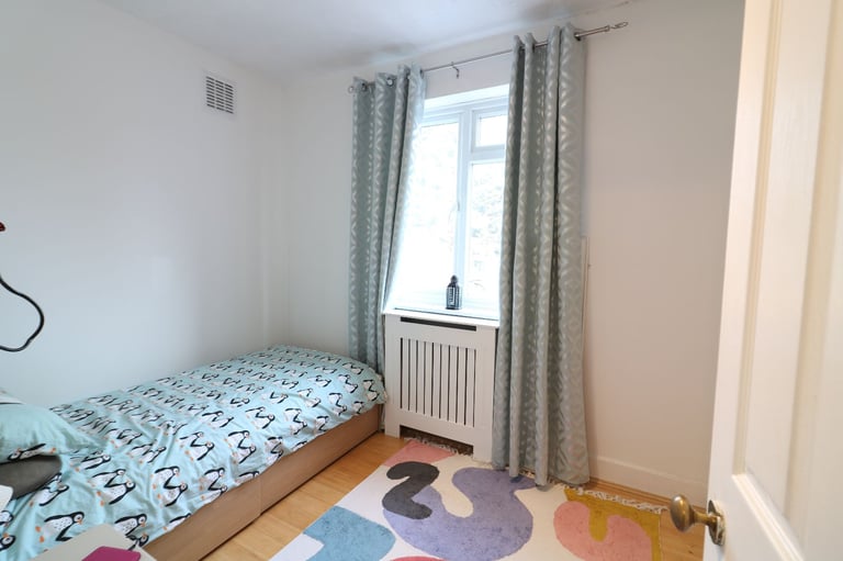 Three Bedroom End-Terrace House to Rent